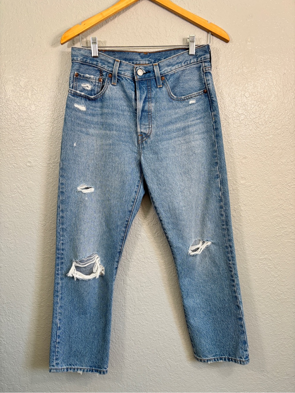 Levi’s 501 Original Fit, Button Fly, Cropped Jeans Sz. 27